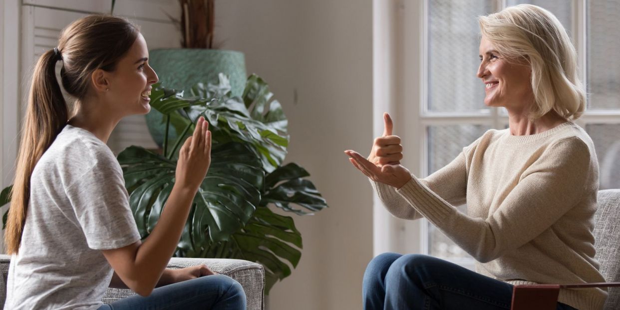 They ask to guarantee interpreters for older deaf people